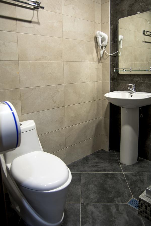 Hotel Absolut Batumi Bagian luar foto