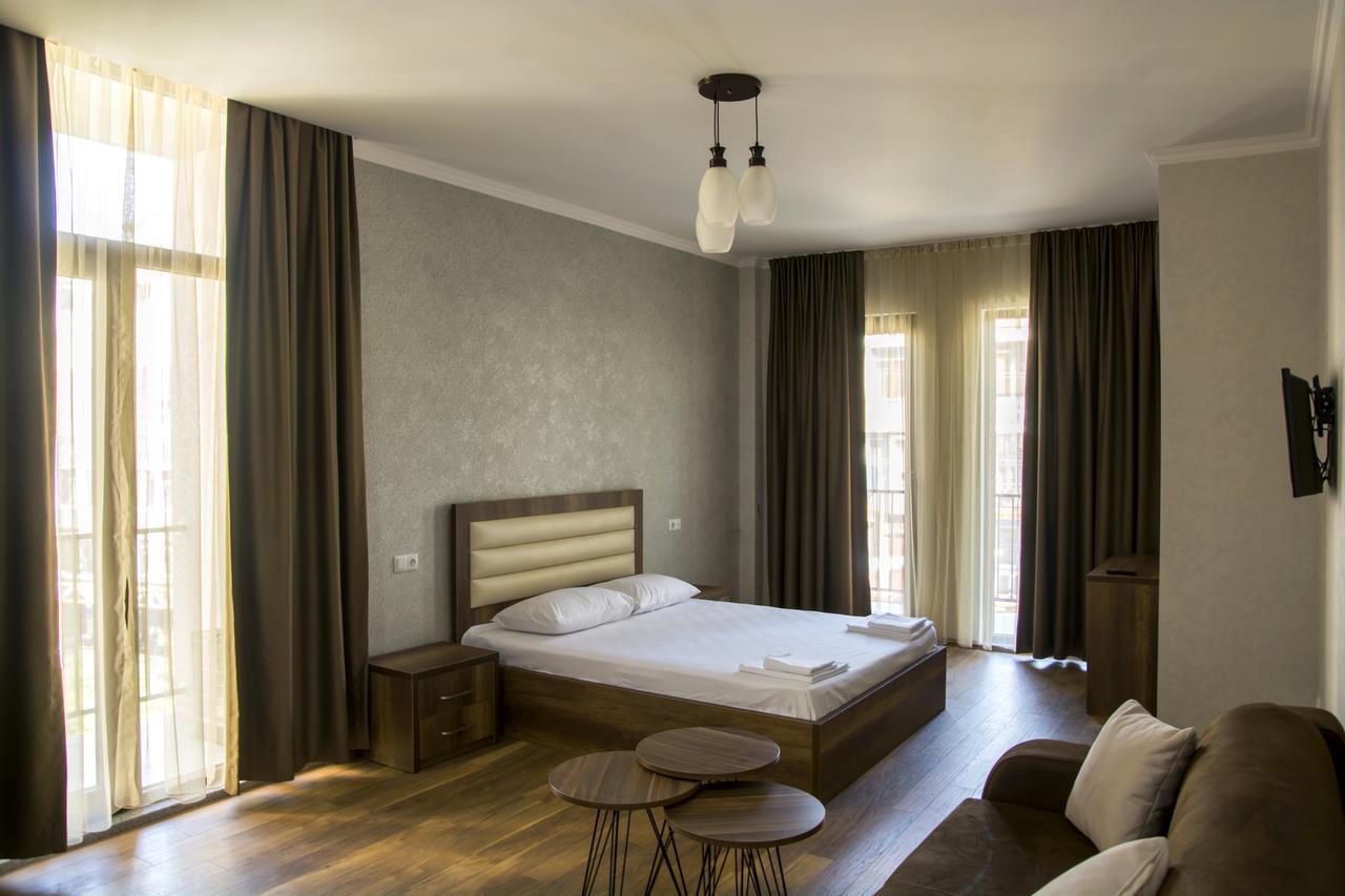 Hotel Absolut Batumi Bagian luar foto