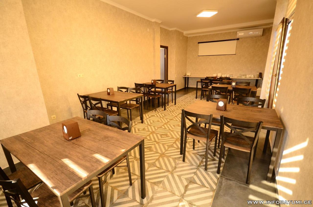 Hotel Absolut Batumi Bagian luar foto