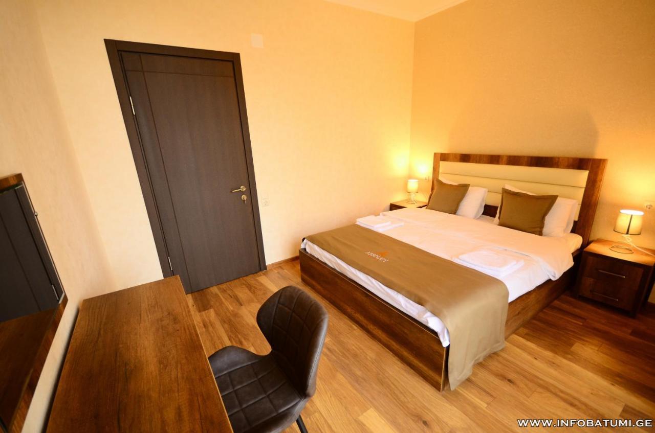 Hotel Absolut Batumi Bagian luar foto
