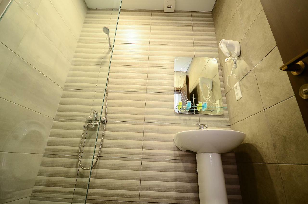 Hotel Absolut Batumi Bagian luar foto